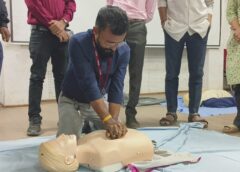 CPR શું છે, CPR ક્યારે આપવું અને ક્યારે ન આપવું જોઇએ. આ જીવન-બચાવ કૌશલ્ય વિશે જાણકારી મેળવીએ