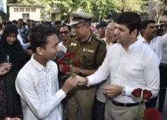 બોર્ડની પરીક્ષાનો પ્રારંભ: જિલ્લા કલેક્ટર ડો. સૌરભ પારધી અને પોલીસ કમિશનર અનુપમસિંહ ગહલૌતે વનિતા વિશ્રામ સ્કૂલ પરીક્ષા કેન્દ્રની મુલાકાત લઈ સ્ટ્રેસ-ફ્રી થઈ પરીક્ષા આપવા વિદ્યાર્થીઓને પ્રોત્સાહિત કર્યા