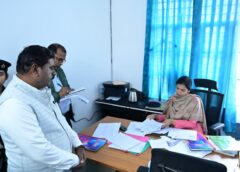  जिला परिवहन कार्यालय में औचक निरीक्षण, दलाल गिरफ्तार, अव्यवस्था व गंदगी पर जिला पदाधिकारी सख्त