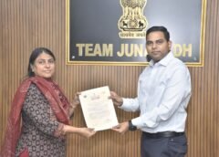 કર્મનિષ્ઠ અધિકારીઓ અને કર્મચારીઓને પ્રમાણપત્ર