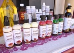 કચ્છના રામપર-વેકરાના જિગ્નેશ લીંબાણી ગાય આધારીત વિવિધ ઉત્પાદનો બનાવી બન્યા આત્મનિર્ભર