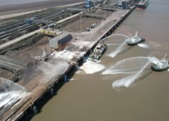 ગુજરાત મેરીટાઇમ બોર્ડ-સુરત અને અદાણી હજીરા પોર્ટના સંયુક્ત ઉપક્રમે હવાઈ ડ્રોન હુમલા કવાયતની ‘મોકડ્રીલ’ યોજાઈ 