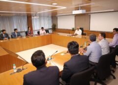 ગાંધીનગર ખાતે યુ.પી.એસ.સી. સિવિલ સર્વિસીસ પરીક્ષા-2025માં સફળતા મેળવેલા 35 યુવકોની મુલાકાત લેતા મુખ્યમંત્રી