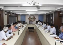 સુરત જિલ્લા કલેકટર ડો.સૌરભ પારધીના અધ્યક્ષસ્થાને ગુજરાત ગેસ કંપની સહિતના ઉચ્ચ અધિકારીઓ સાથે સમીક્ષા બેઠક મળી