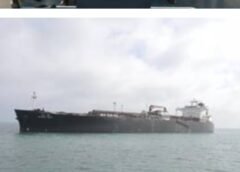 કેન્દ્રીય મંત્રી સર્બાનંદ સોનોવાલે ભારતીય ધ્વજ ધરાવતા LPG કેરિયર્સ શિવાલિક અને નંદા દેવીના બહાદુર ક્રૂ સાથે વાતચીત કરી