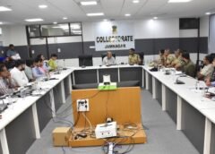 ચૂંટણી અધિકારીઓ દ્વારા કરવામાં આવેલ કામગીરી તથા પૂર્વ તૈયારીઓ અંગે જિલ્લા કલેકટર પી.બી.પંડ્યાના અધ્યક્ષ સ્થાને સમીક્ષા બેઠક યોજાઈ