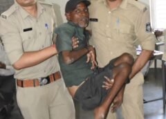 ખાખીમાં માનવતાની મહેક: જ્યારે પોલીસ બની અશક્ત મતદારોનો સહારો!