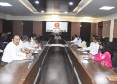 ભાવનગર અધિક જિલ્લા ચૂંટણી અધિકારી અને નિવાસી અધિક કલેકટર એન.ડી. ગોવાણીના અધ્યક્ષસ્થાને ચૂંટણીલક્ષી વિવિધ કામગીરી સંભાળતા નોડલ અધિકારીઓ સાથે સમીક્ષા બેઠક યોજાઈ