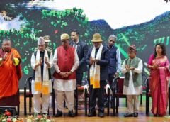 केंद्रीय पूर्वोत्तर क्षेत्र विकास मंत्री ज्योतिरादित्य सिंधिया ने उपराष्ट्रपति सी. पी. राधाकृष्णन और सिक्किम के मुख्यमंत्री पी. एस. तमांग के साथ सिक्किम के 51वें स्थापना दिवस समारोह में भाग लिया