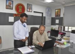 જામનગર જિલ્લા કલેક્ટર પી.બી.પંડ્યા અને નિવાસી અધિક કલેક્ટર એસ.એમ.કાથડે વસ્તી ગણતરીની સ્વ-ગણતરી (Self Enumeration) પ્રક્રિયા પૂર્ણ કરી