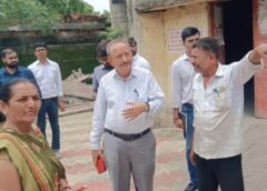 કાલાવડના બોડી ગામની મુલાકાત લઈ કલેક્ટર પી.બી.પંડ્યાએ દફતર તપાસણી, વિદ્યાર્થીઓ સાથે સંવાદ અને ગ્રામજનોના પ્રશ્નો સાંભળ્યા